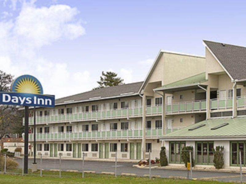 Days Inn By Wyndham Harrisburg North Exterior foto